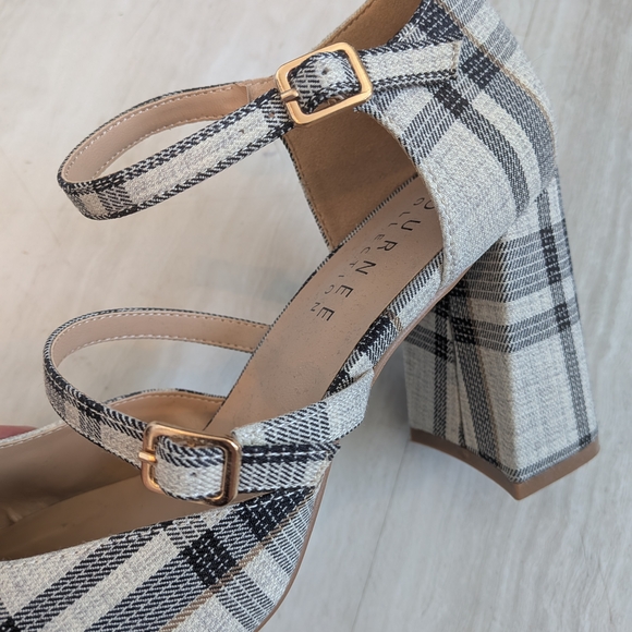 Journee Collection Black & White Plaid Mary Jane Block Heels - Picture 4 of 7